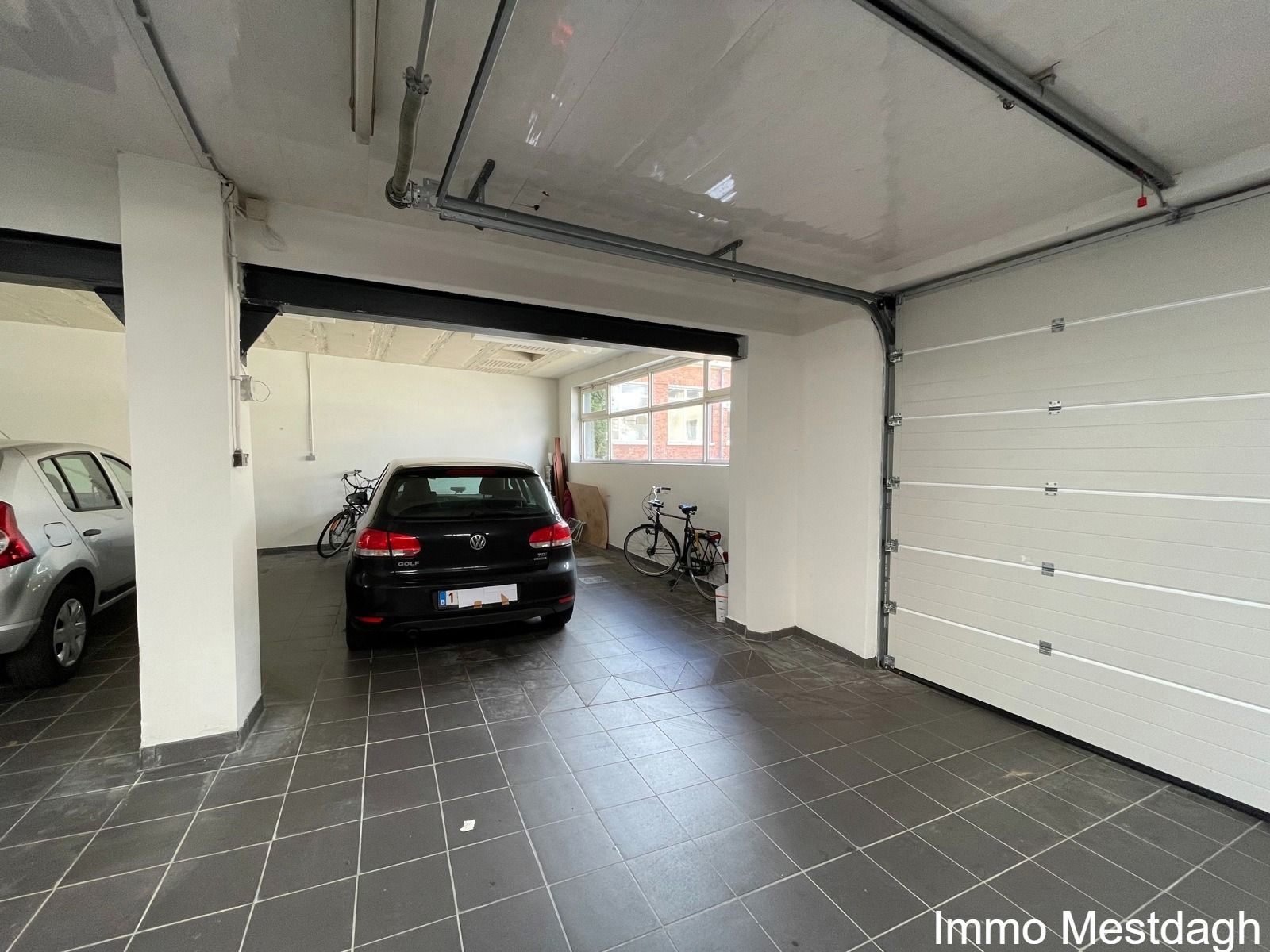 Duplex appartement met terras, autostaanplaats binnen + 6 zonnepanelen foto 16