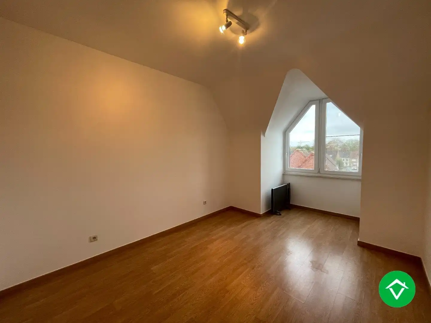 Ruim, gezellig dakappartement met 3 slaapkamers in centrum Roeselare  foto 8