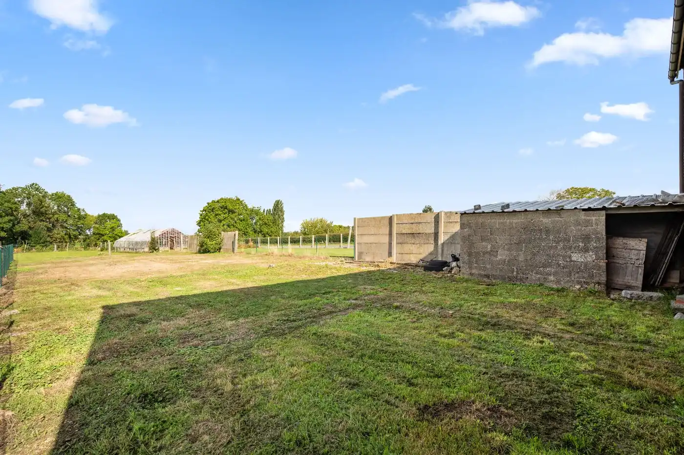 Charmante renovatiewoning met grote tuin en garage op royaal perceel foto 23