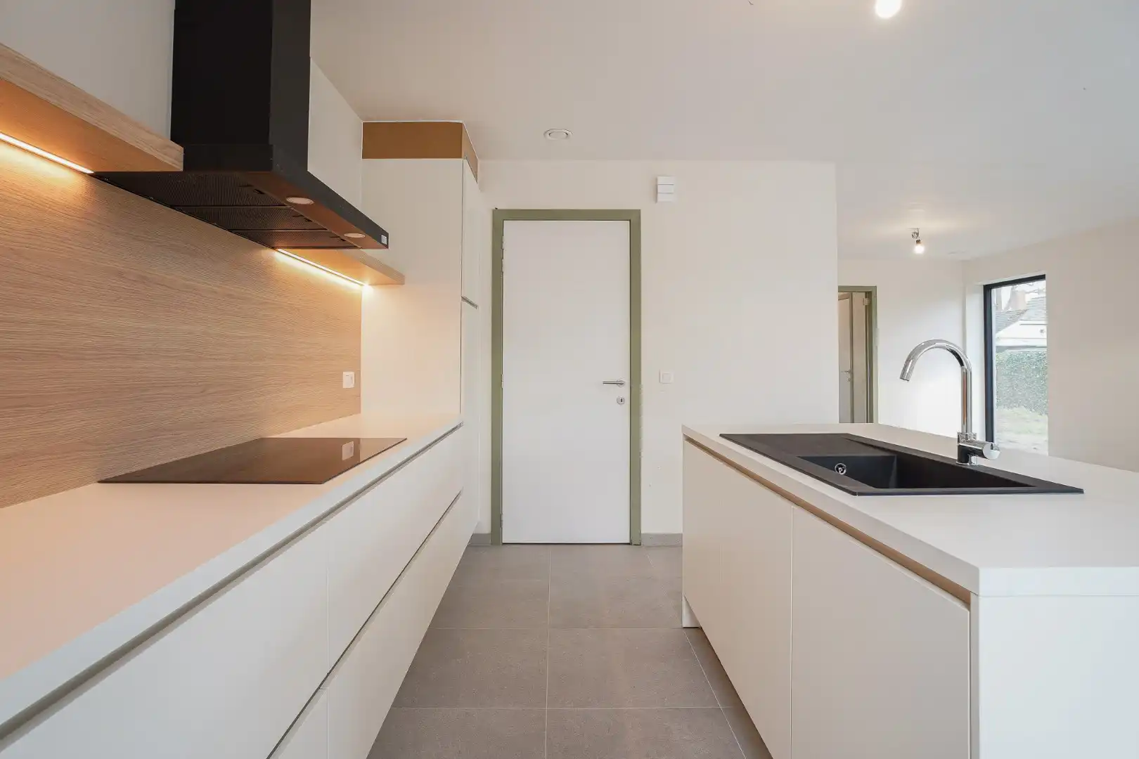 Moderne halfopen nieuwbouw woning op 356 m² met hoogwaardige afwerking foto 5