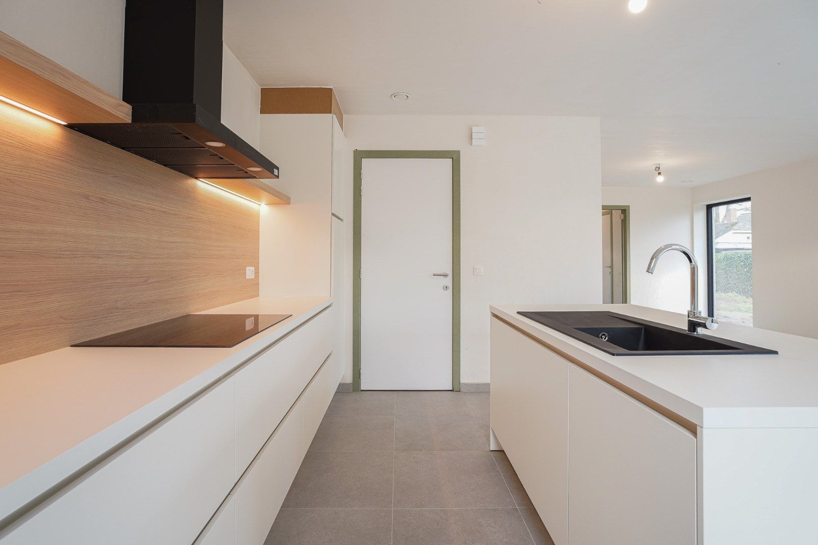 Moderne halfopen nieuwbouw woning op 356 m² met hoogwaardige afwerking foto 5