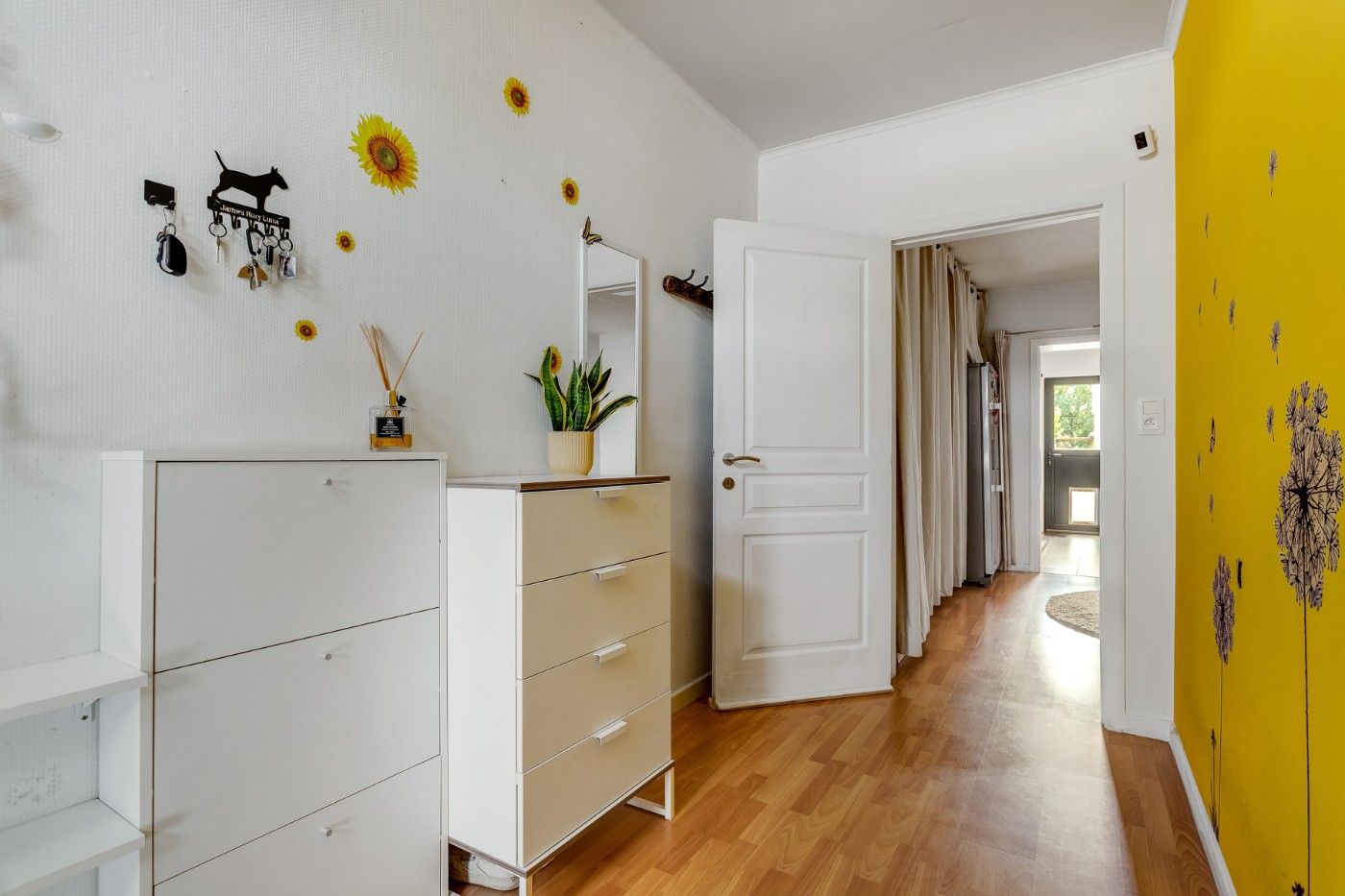 Gezellige, instapklare woning met 2 à 3 slpk op prachtig Z-perceel van 825m² foto 2