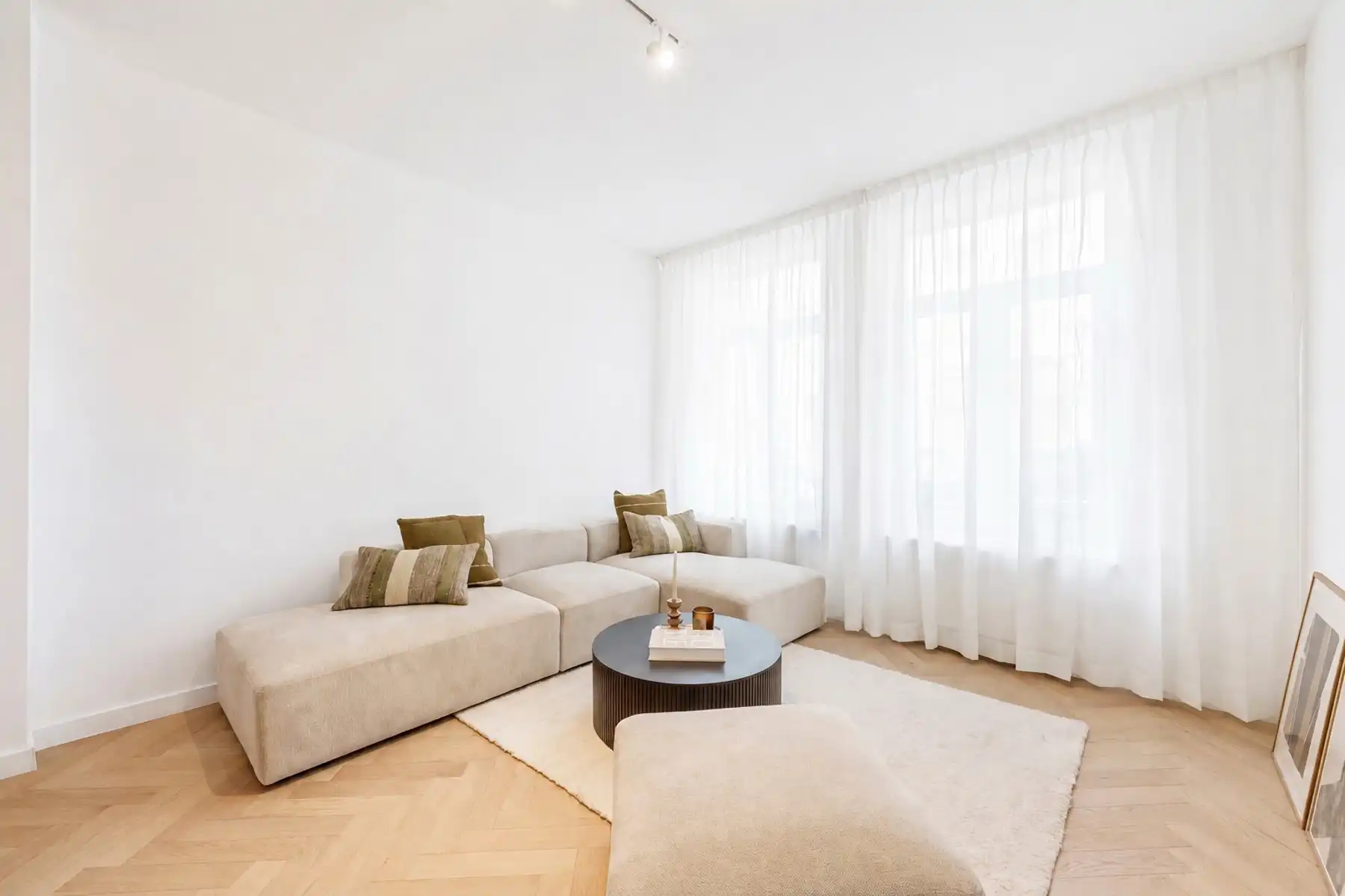 Gerenoveerd appartement op toplocatie met terras  foto 2