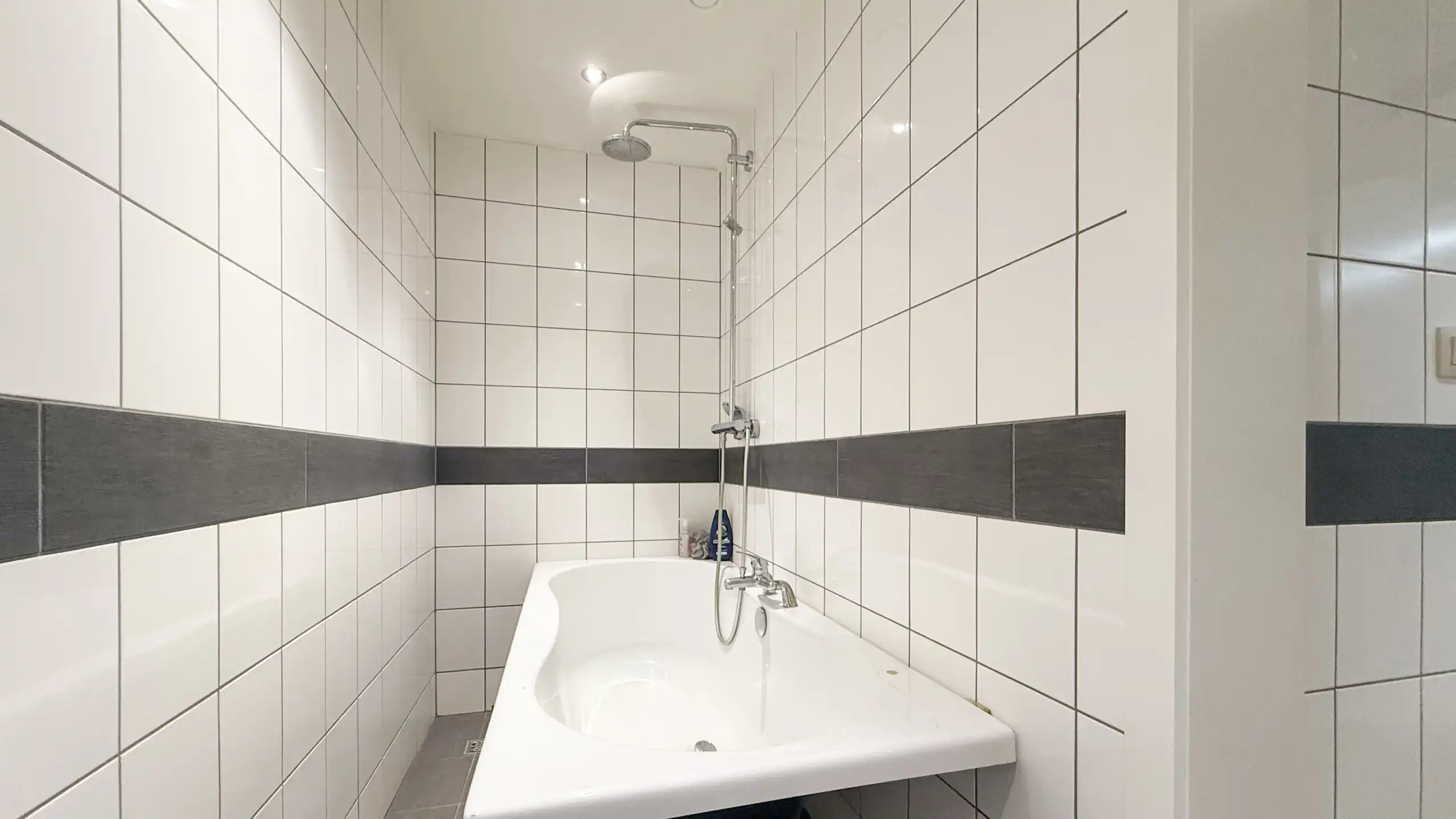 Veelzijdig investeringspand met 10 kamers, lift en kelder! foto 11