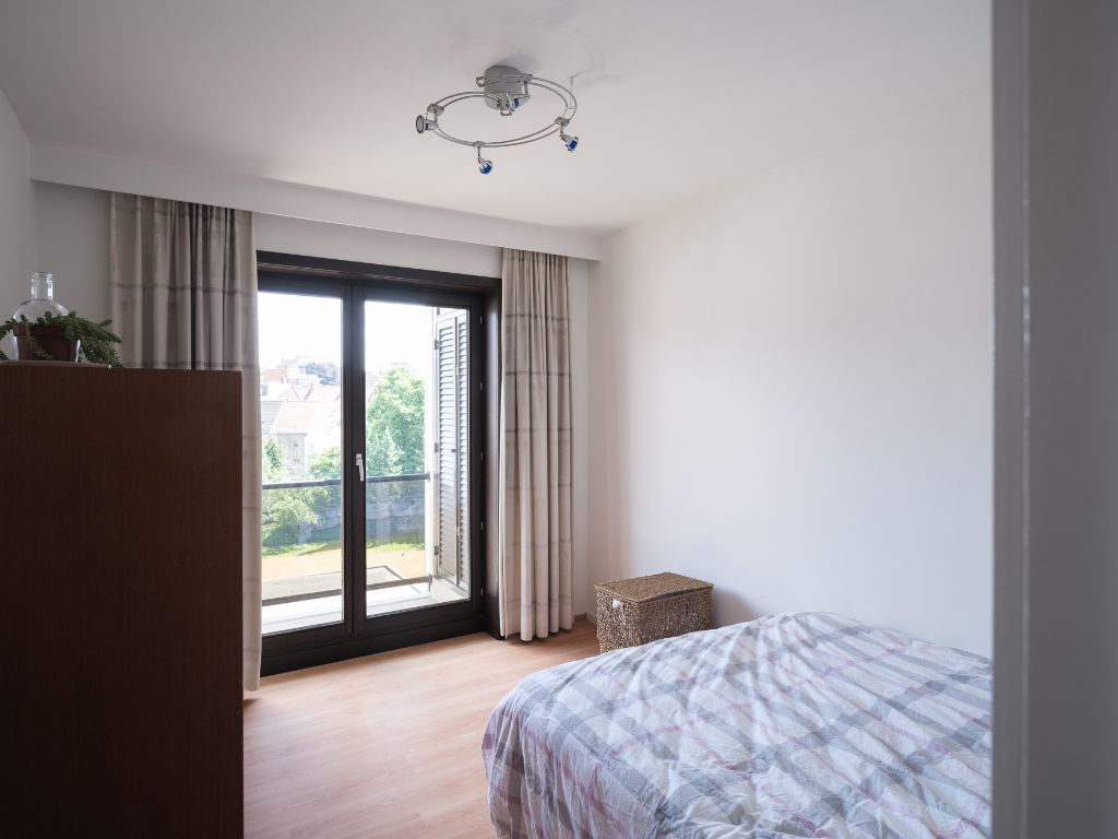 Licht op te frissen penthouse met 4 slaapkamers, meerdere zonneterrassen en een adembenemend uitzicht over de Leie en de Bijloke. Aankoop staanplaats. foto 17