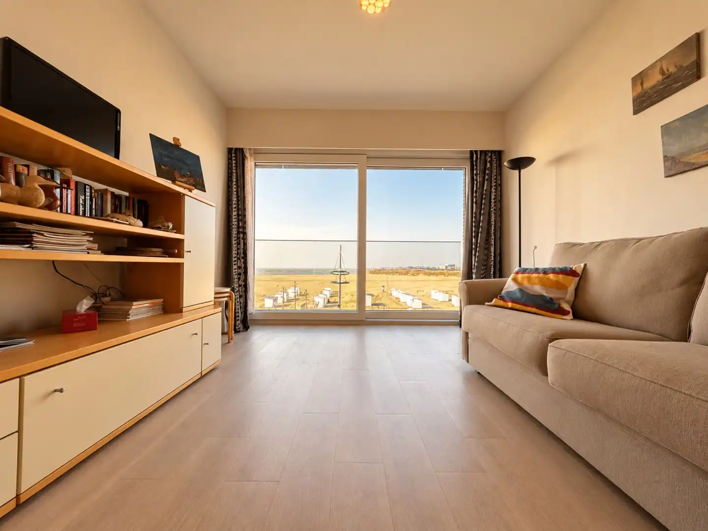 Charmante studio met frontaal zeezicht op de Zeedijk van Zeebrugge foto 3