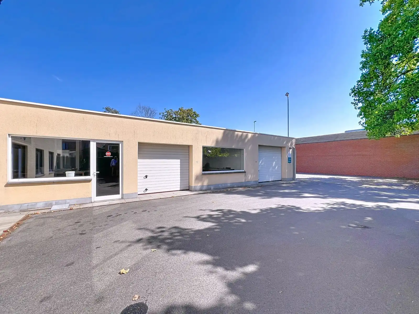 Prachtig HERENHUIS (5 slpk, EPC-D) + apart KANTOORGEBOUW + diverse MAGAZIJNEN in centrum KORTRIJK ! foto 28