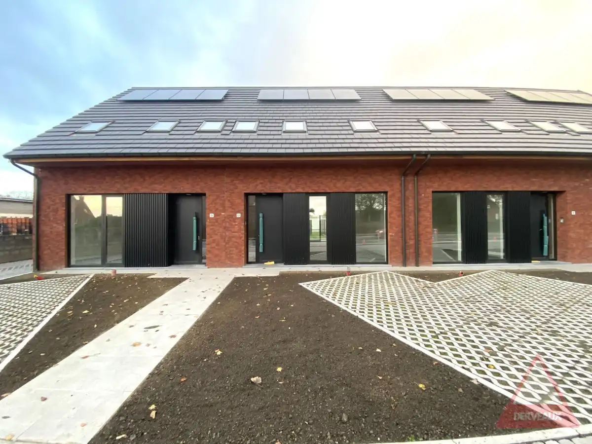 Zonnebeke – Nieuwbouwwoning met garage en 2 parkeerplaatsen foto {{pictureIndex}}
