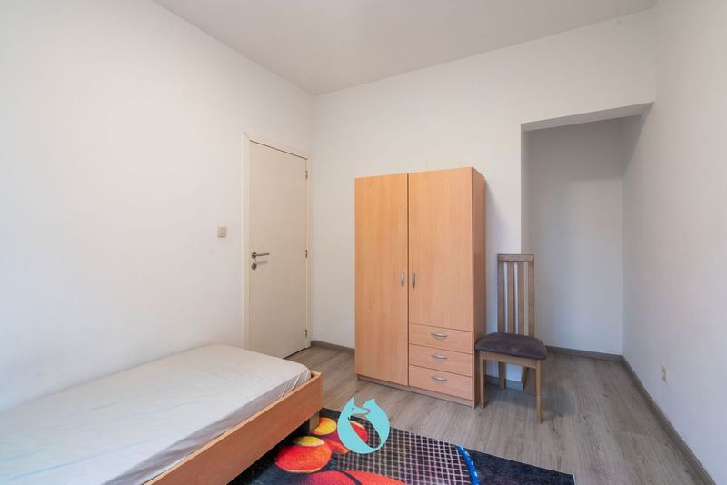 Gerenoveerde woning met 4 slpks en 2 badkamers foto 11