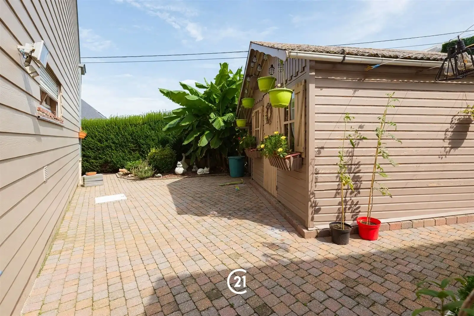 Een ruime woning met karakter, tuin, garage op een interessante locatie.  foto 22