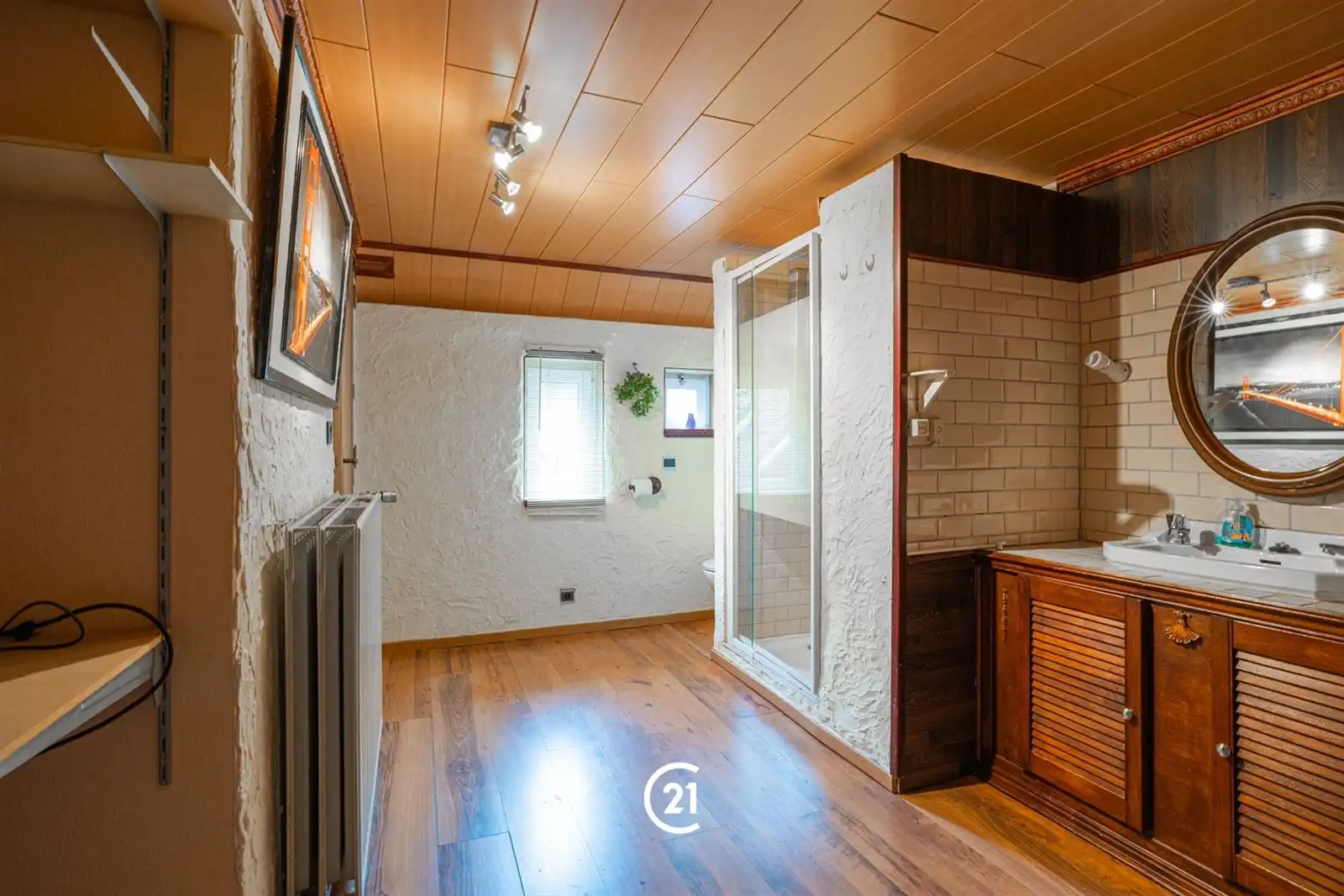 Een ruime woning met karakter, tuin, garage op een interessante locatie.  foto 22