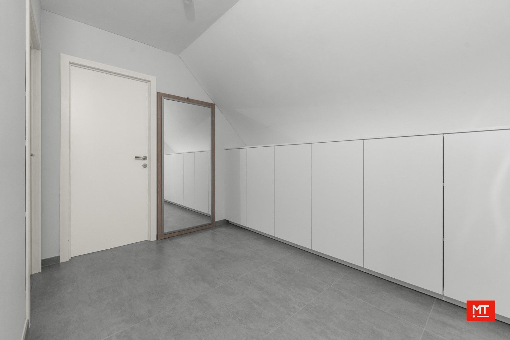 Instapklaar appartement met 2 slaapkamers en Zuidgericht terras te koop in het centrum van Zonnebeke foto 14