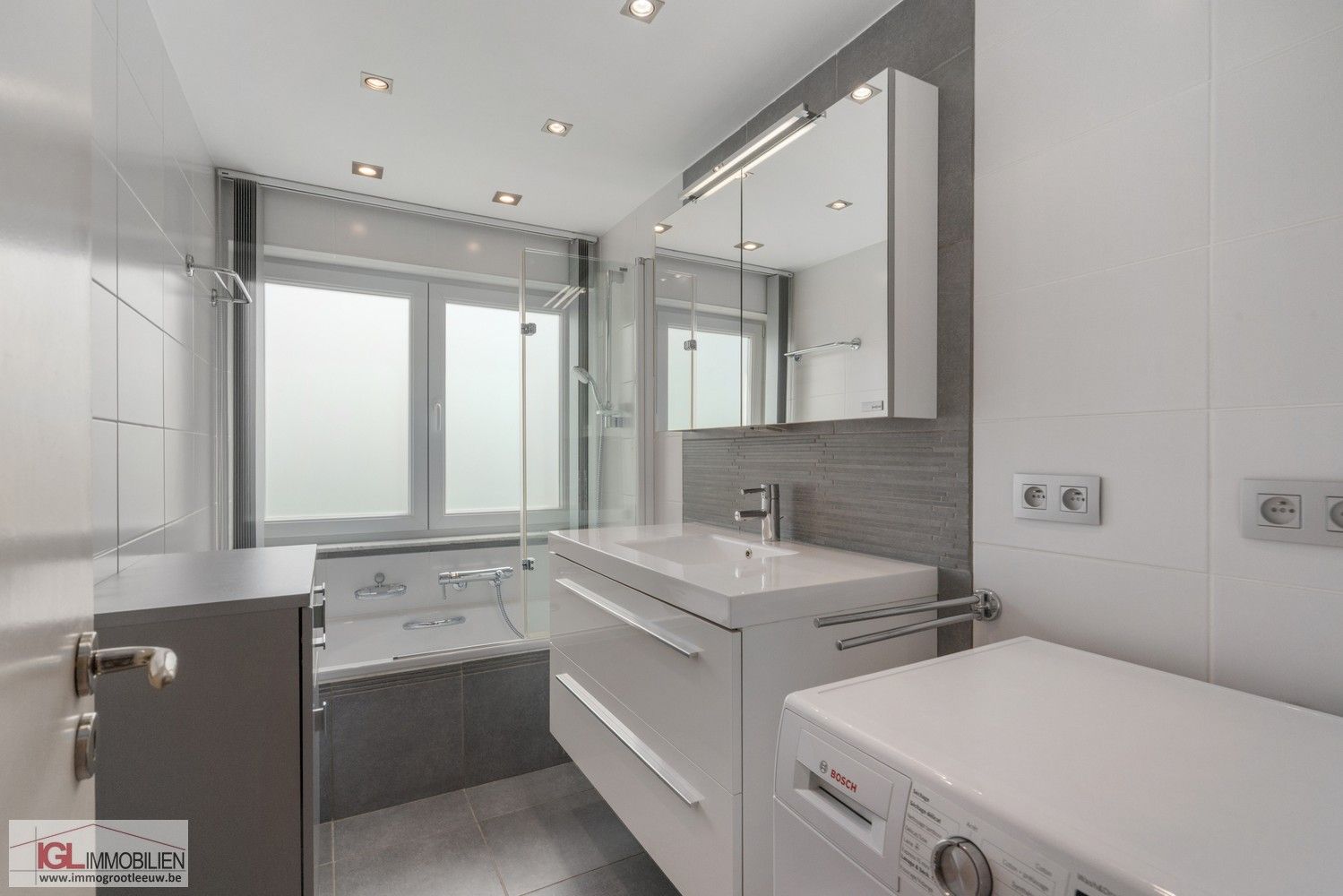 Modern appartement met 2 slaapkamers en garage! foto 9