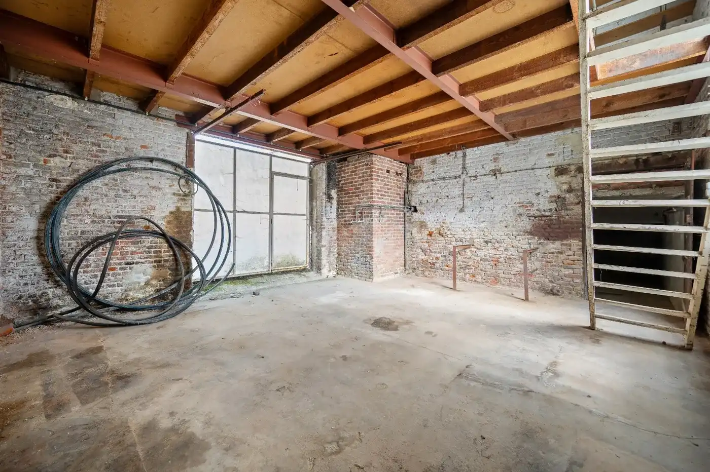 Te renoveren woning met ruime loods en stockagemogelijkheden  foto 27