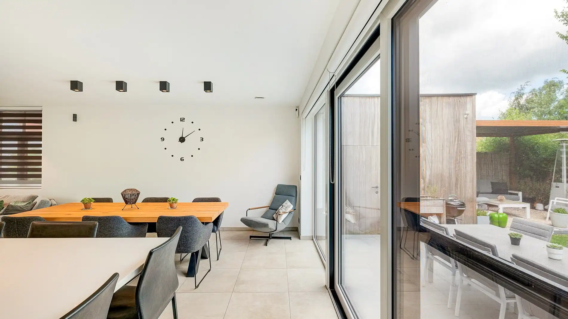 Recente woning met parking en tuin te Moerkerke-Damme foto 12