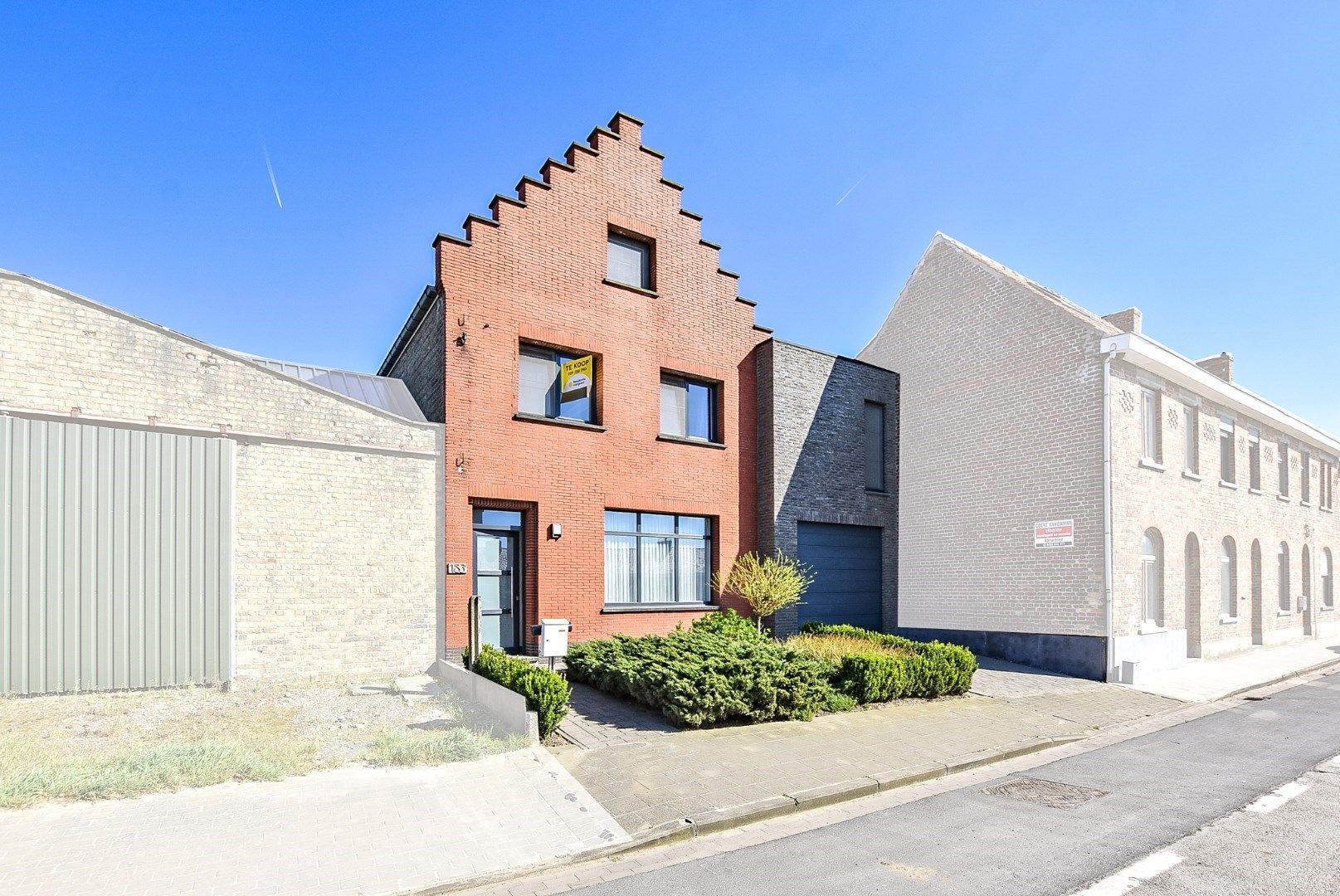 Stijlvol gerenoveerde woning met 4/5 slaapkamers en 2 garages te Diksmuide! foto 27