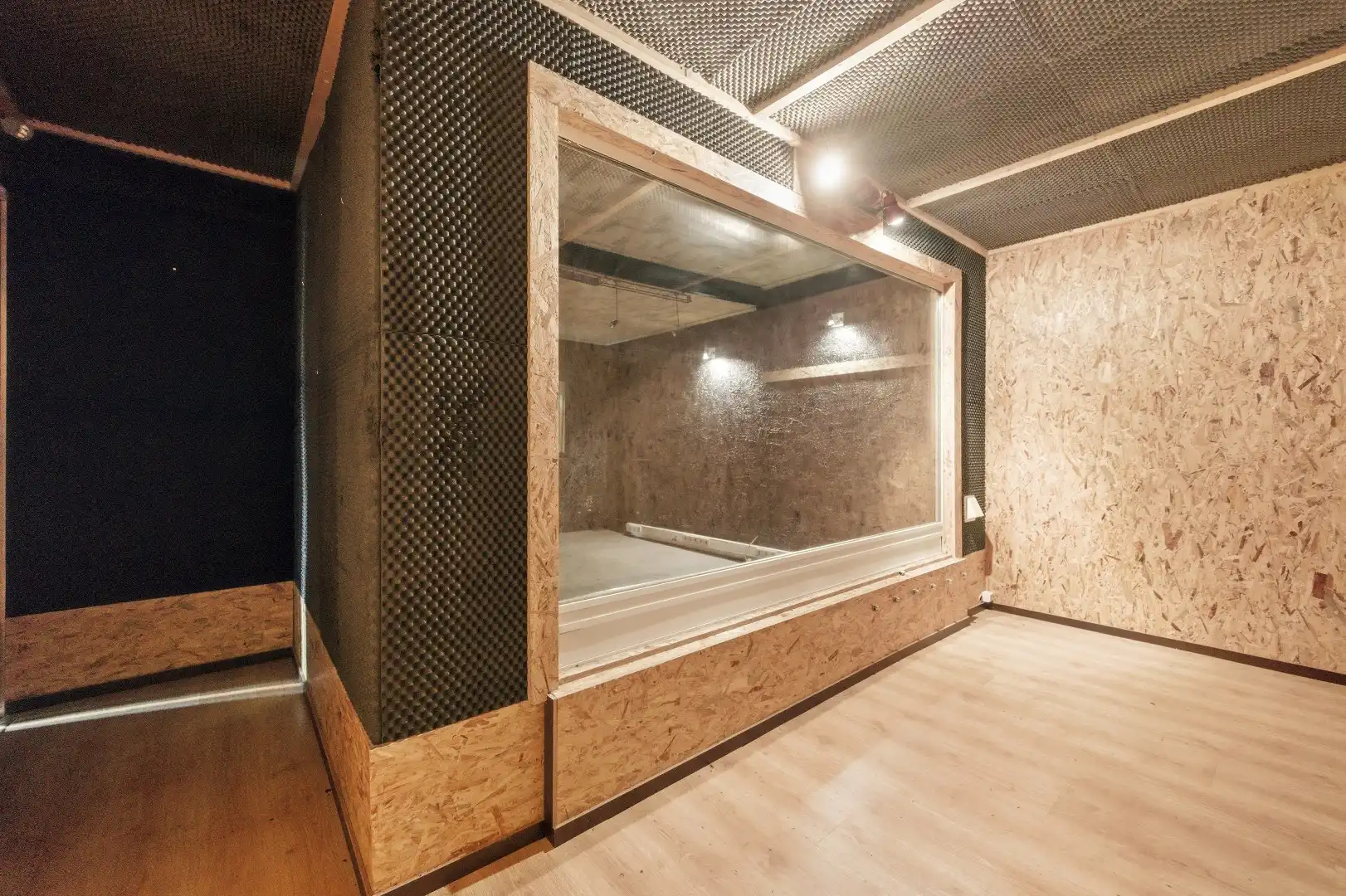 Op te frissen open bebouwing met veel ruimte en potentieel foto 15