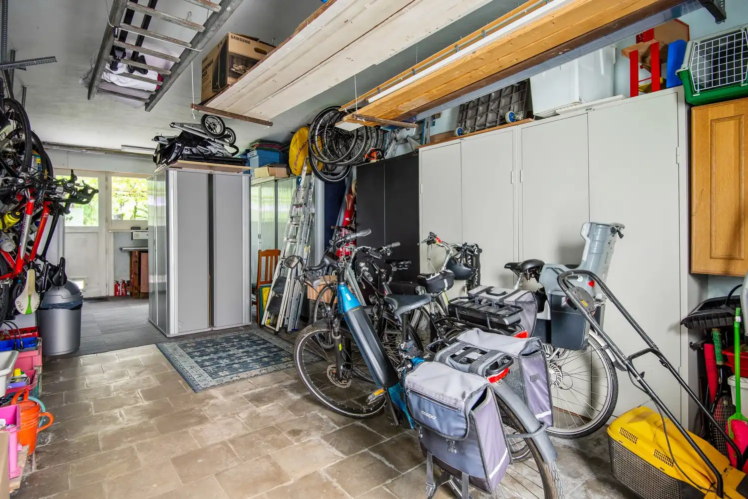 Ruime bel-etagewoning met vier slaapkamers op uitstekende locatie te Mortsel foto 5