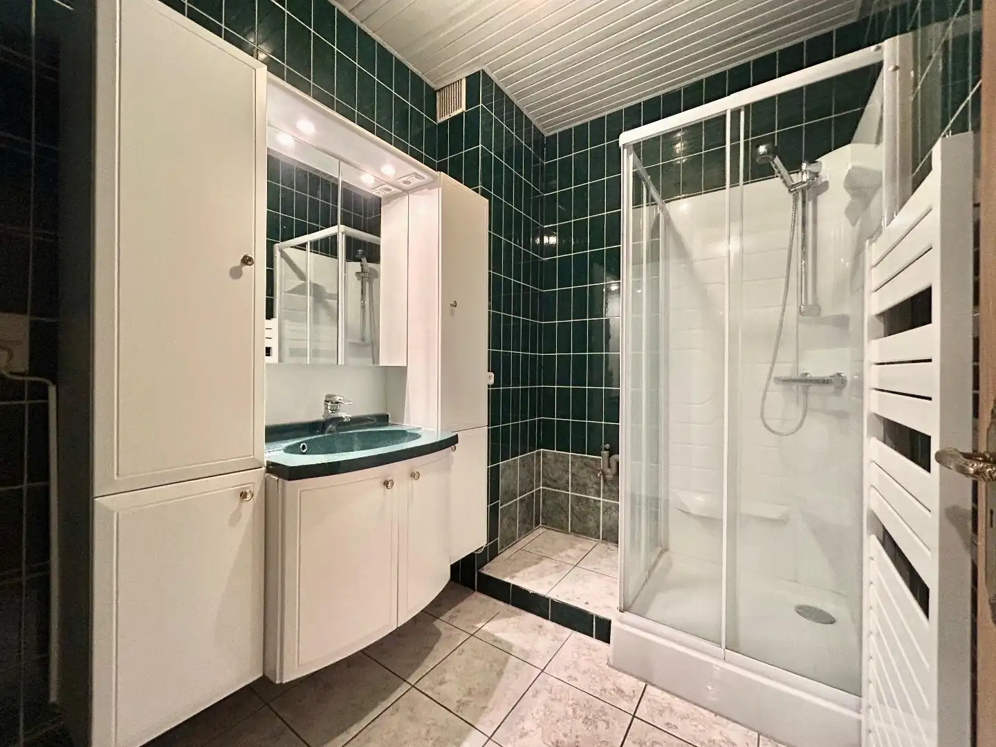 Instapklaar appartement met twee slaapkamers en terras foto 11