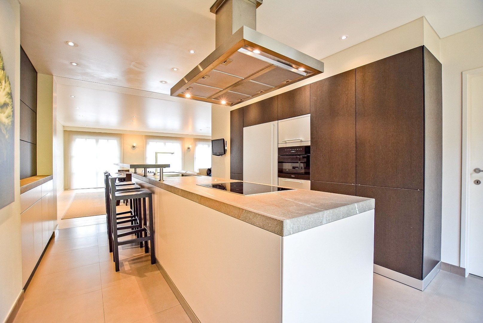 Kwalitatief afgewerkte woning met handelsruimte (536m² bewoonbaar) op een toplocatie. foto 8