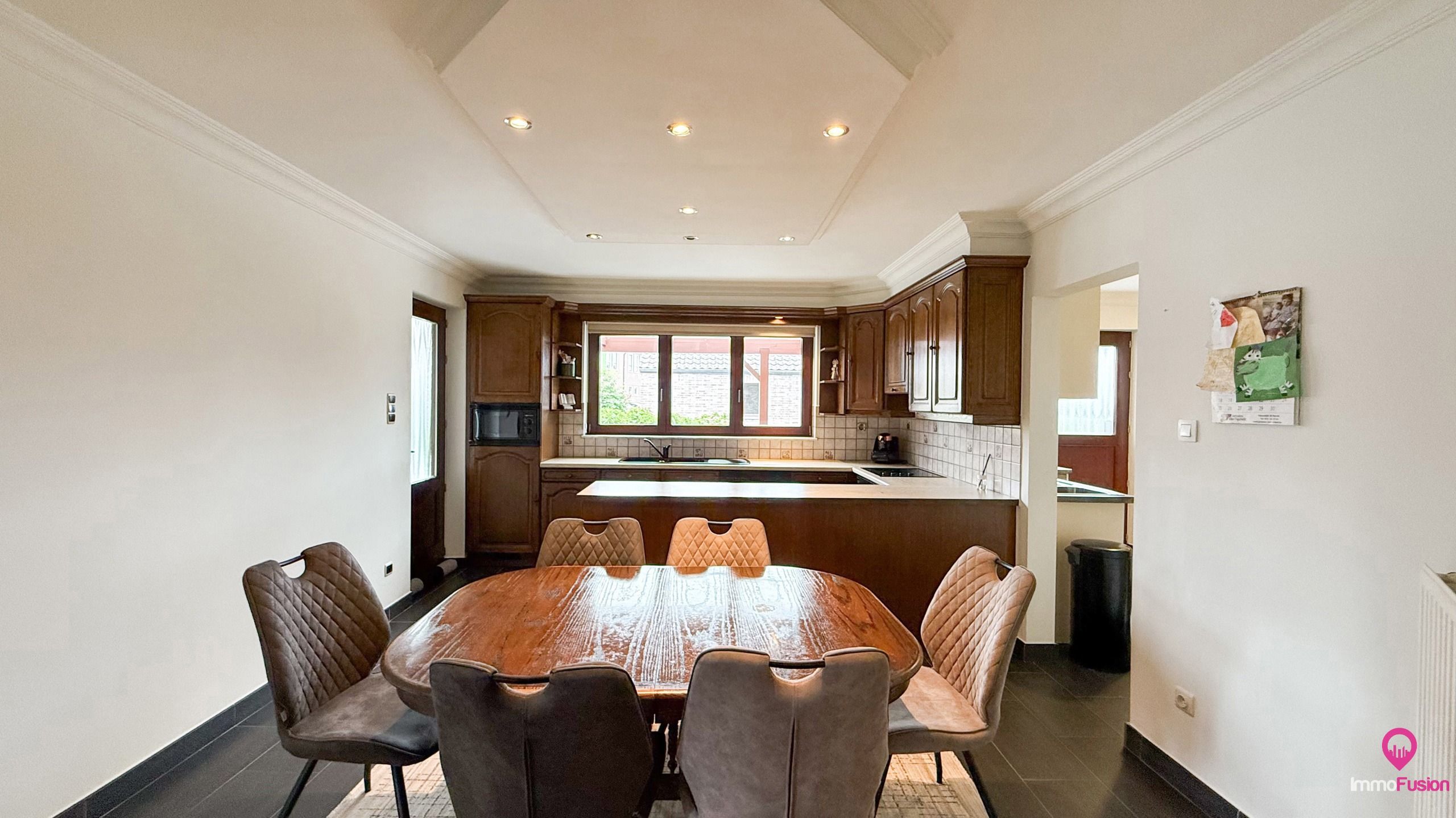 Verrassend ruime woning met 4 slaapkamers en grote tuin!  foto 11