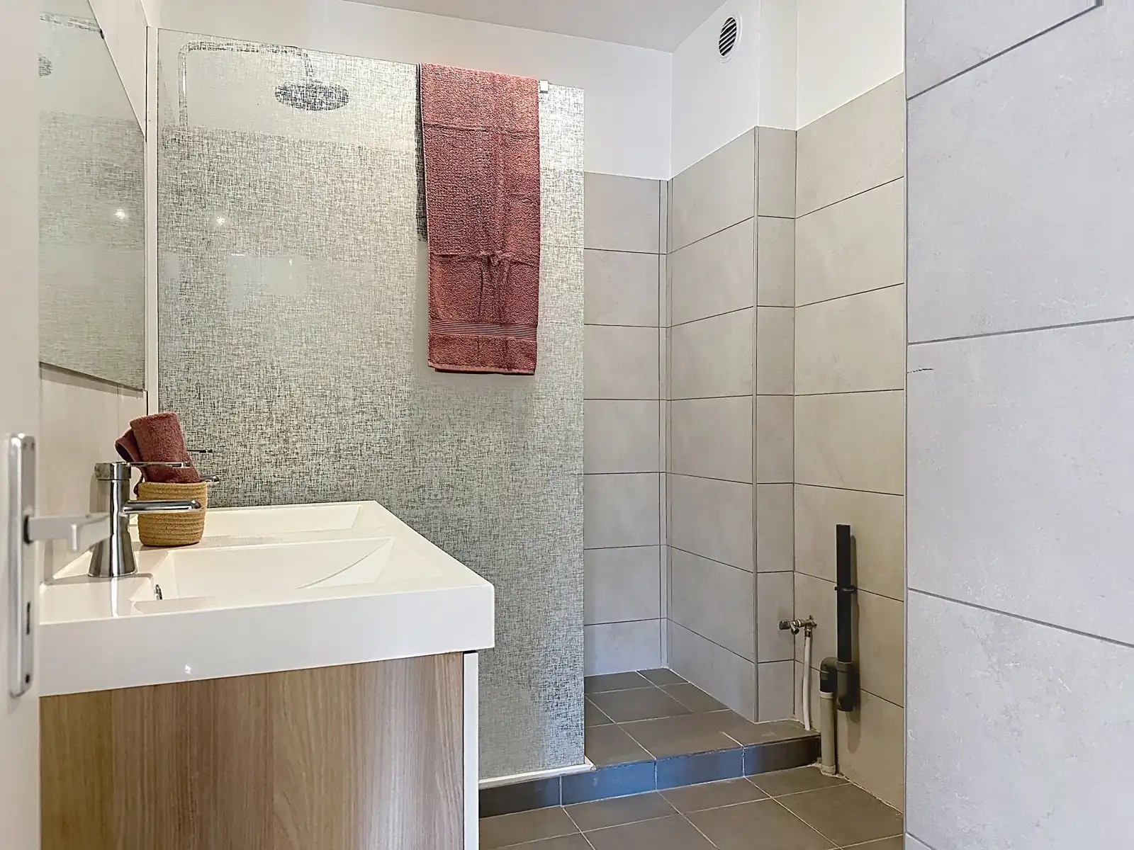 Instapklaar appartement met EPC-label A, rustig gelegen en op een steenworp van het centrum! foto 13