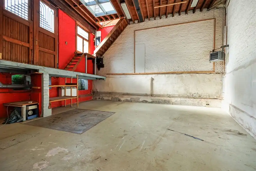 Uitzonderlijke woning met bijzonder magazijn foto 20