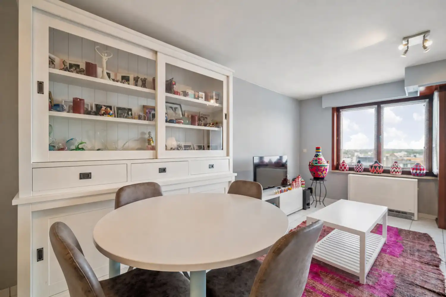 Lichtrijk twee slaapkamer appartement met terras op toplocatie foto 4