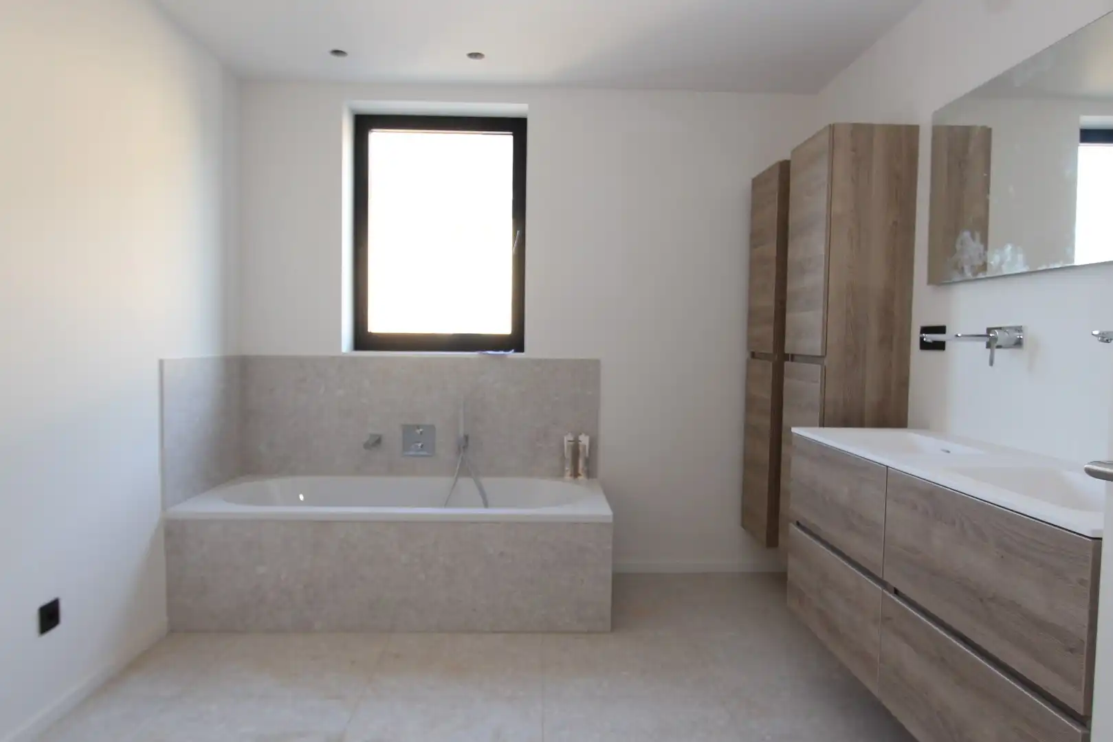 PRACHTIG AFGEWERKTE WONING (2020) foto 9