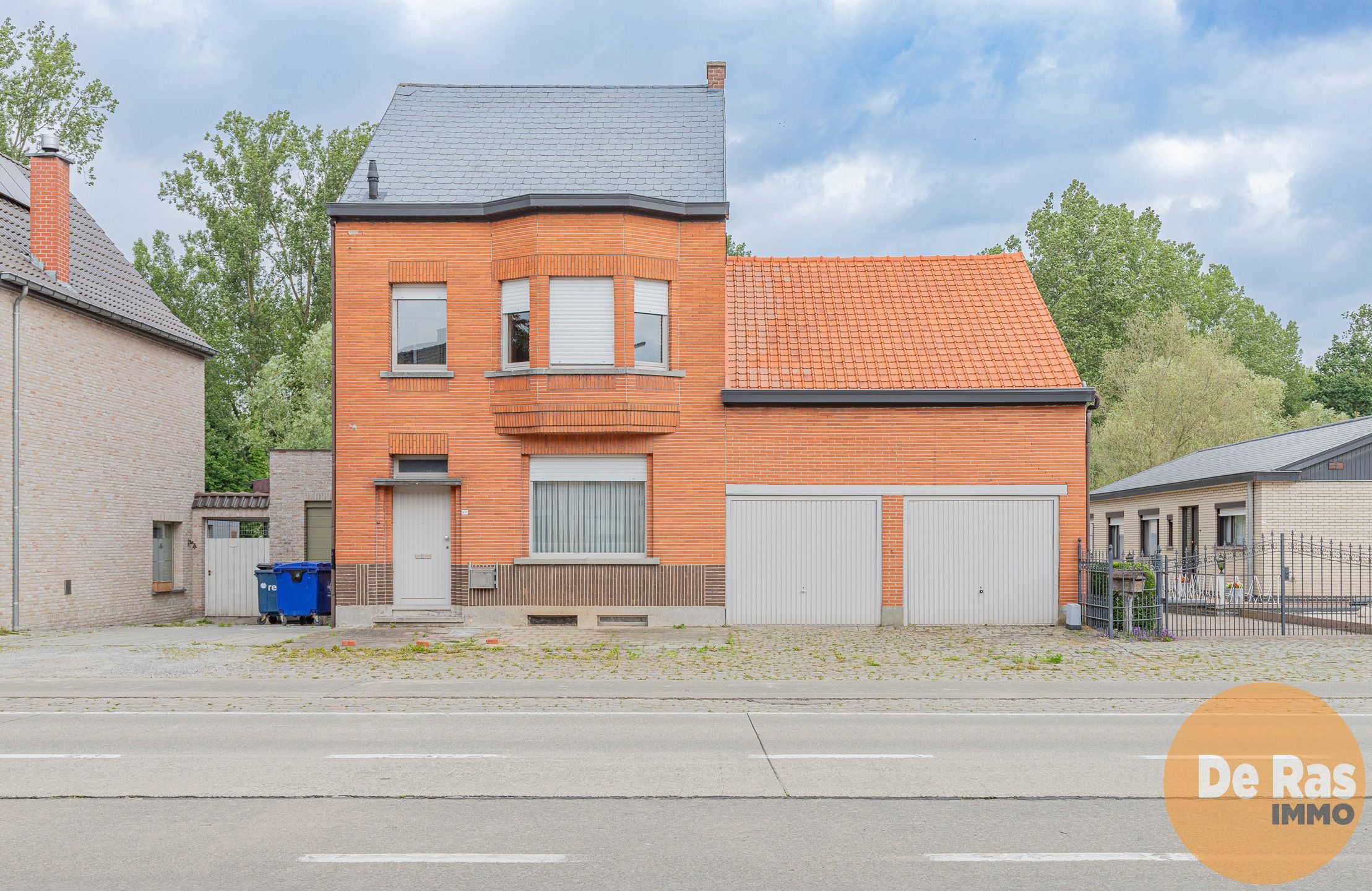 Hoofdfoto van de publicatie: ERONDEGEM - HOB met dubbele garage en tuin.