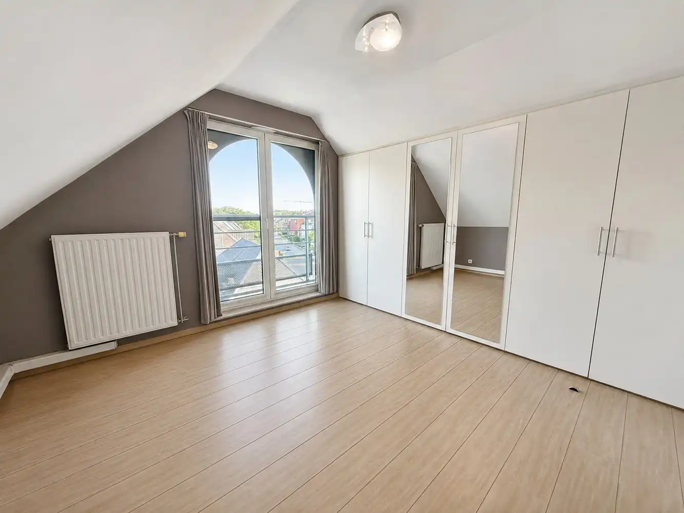 Ruim duplexappartement met twee slaapkamers, terras en garage in Alken foto 8