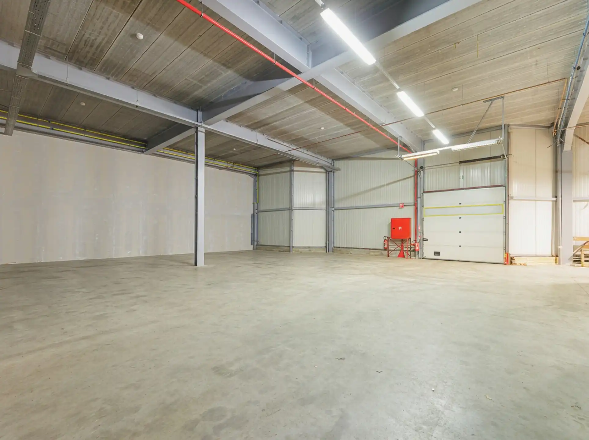 Magazijn en kantoorruimte te huur in Wommelgem foto 3