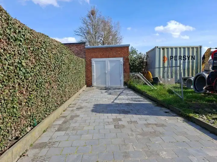 Ruime woning met garage foto 3