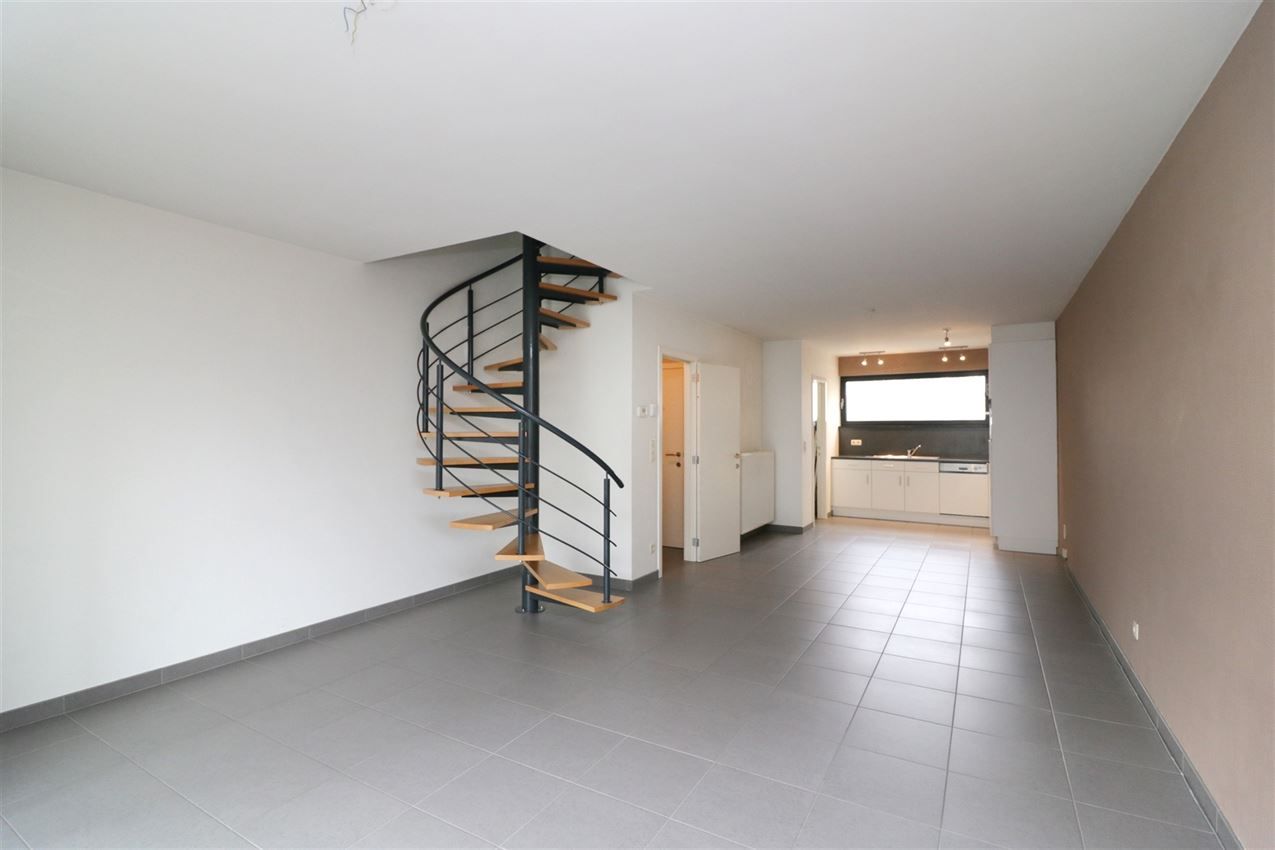 Duplex-appartement met 2 slpk., terras, autostaanplaats in centrum foto 8