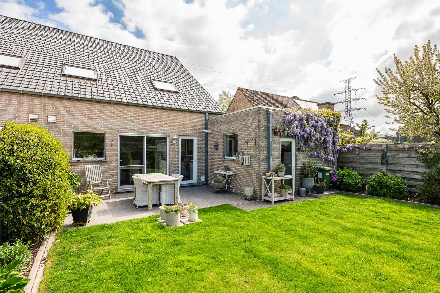 Lichtrijke instpaklare woning te Wondelgem in een residentiële omgeving. foto 12