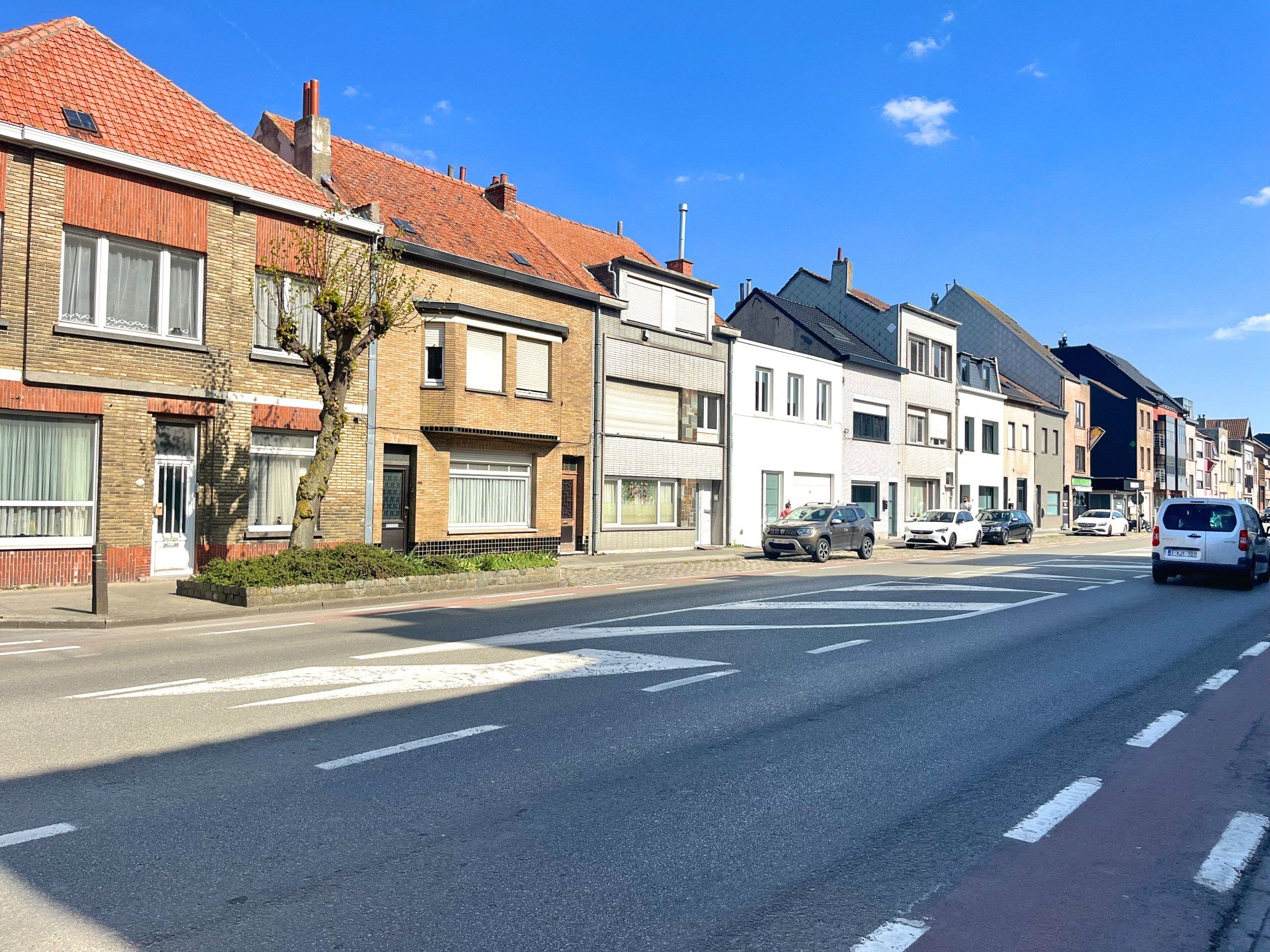 Opbrengstgebouw met twee vergunde appartementen  foto {{pictureIndex}}