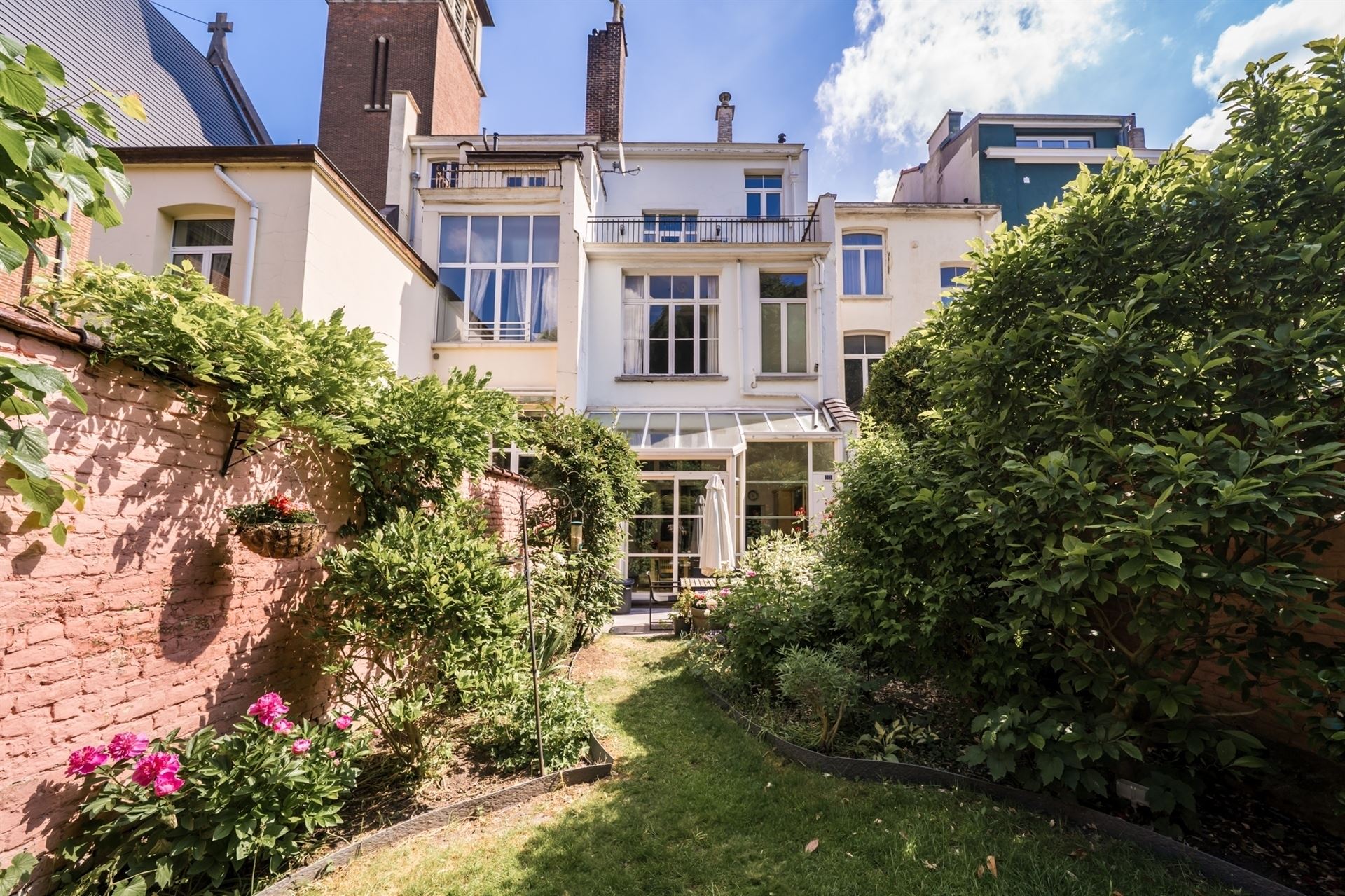 Prachtig herenhuis op een toplocatie in de EU-wijk foto 3