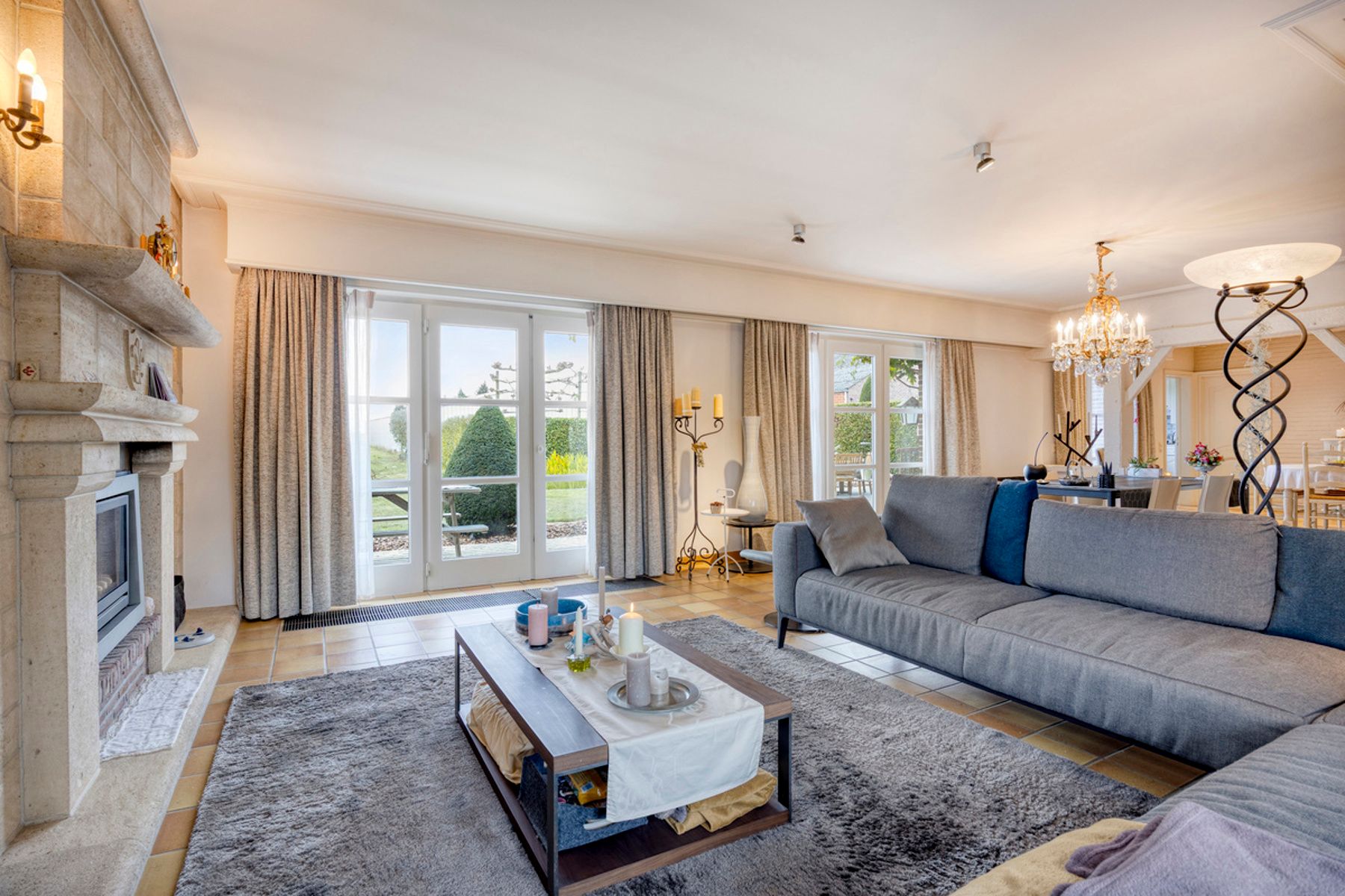 Exclusieve villa met grote loodsen combineer werken en wonen foto 7