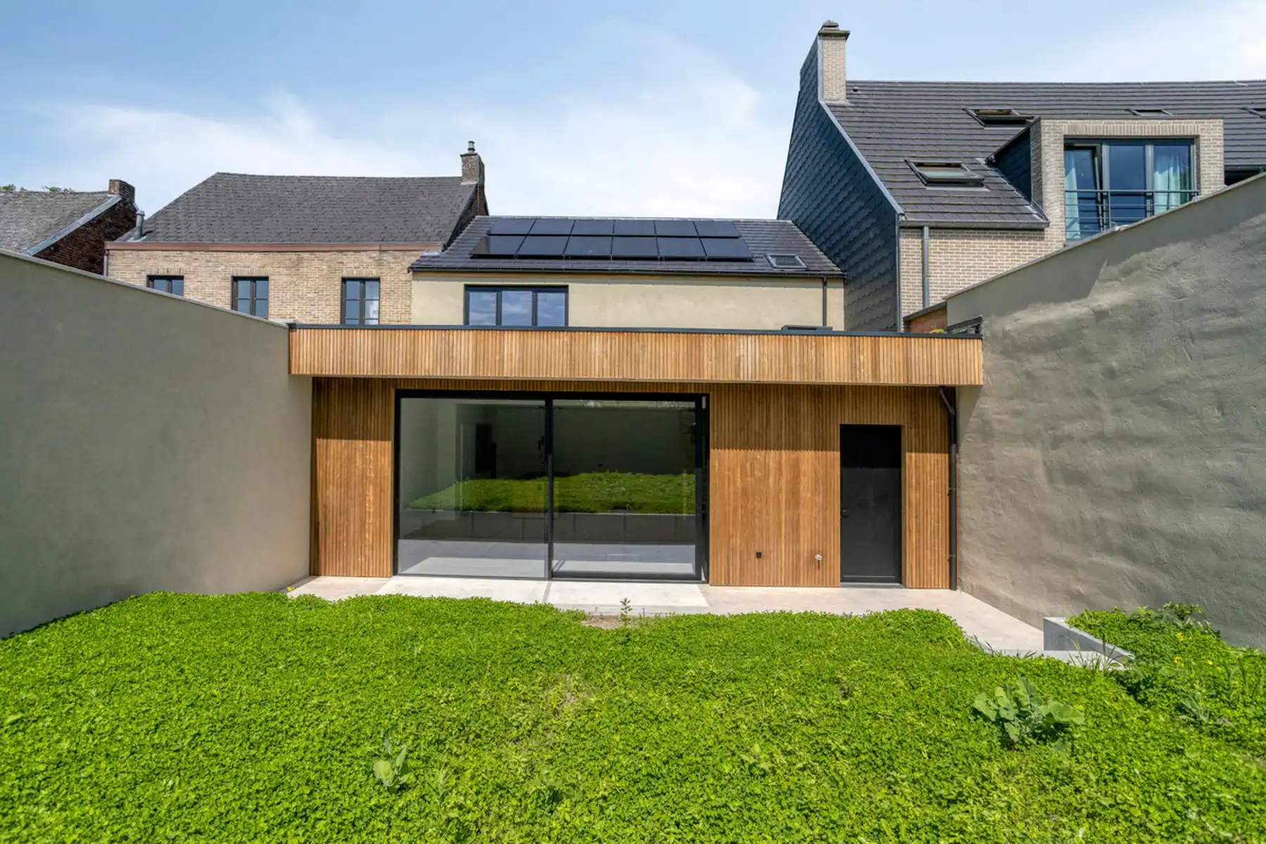 Instapklare gezinswoning met tuin en garage foto 18