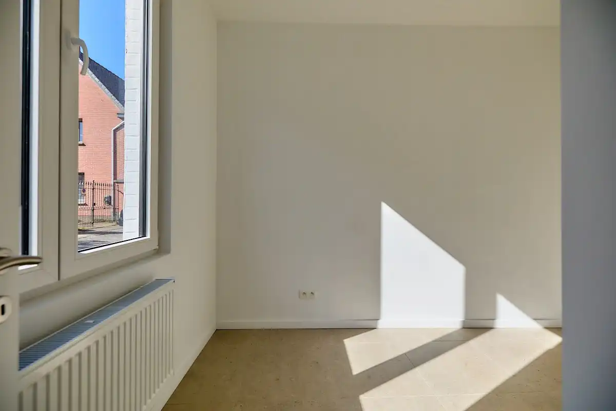 Gerenoveerde halfopen woning met 3 slaapkamers, bureau, parking en tuin in Sint-Denijs-Westrem foto 3