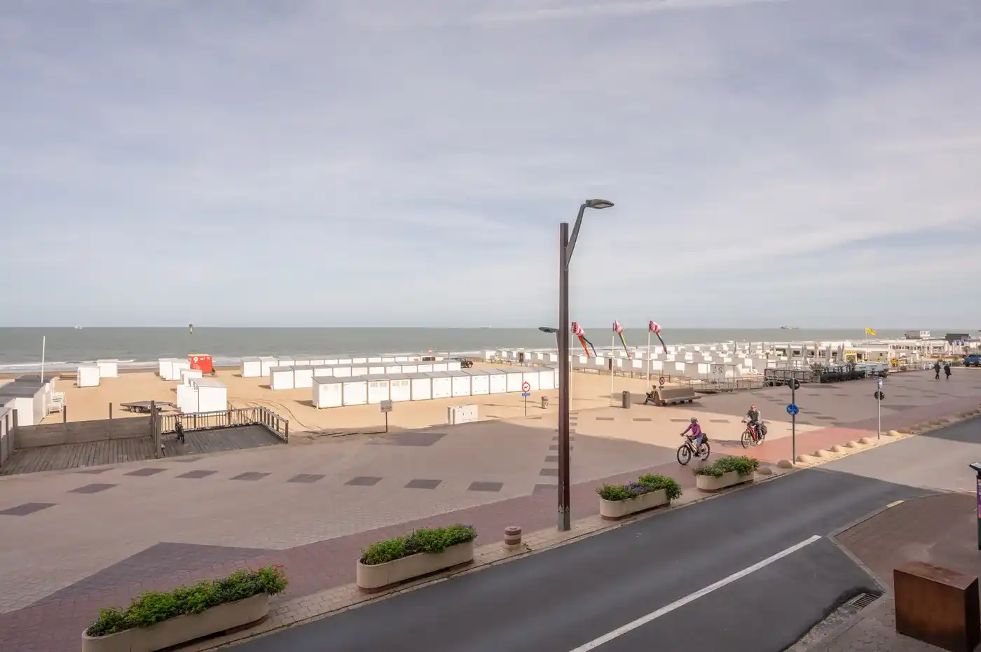 Te renoveren appartement gelegen op een fantastische locatie op de zeedijk. foto 5