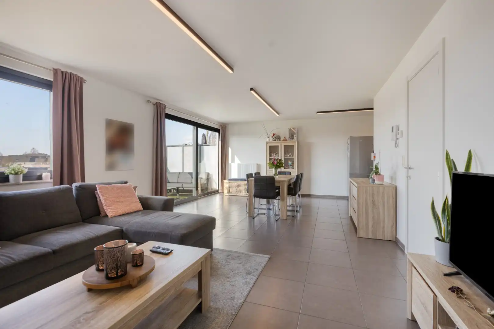 LICHTRIJK APP. VAN 90M² MET 2 SLPK., TERRAS en AUTOSTANDPLAATS OP TOPLOCATIE in BILZEN-HOESELT! foto 5