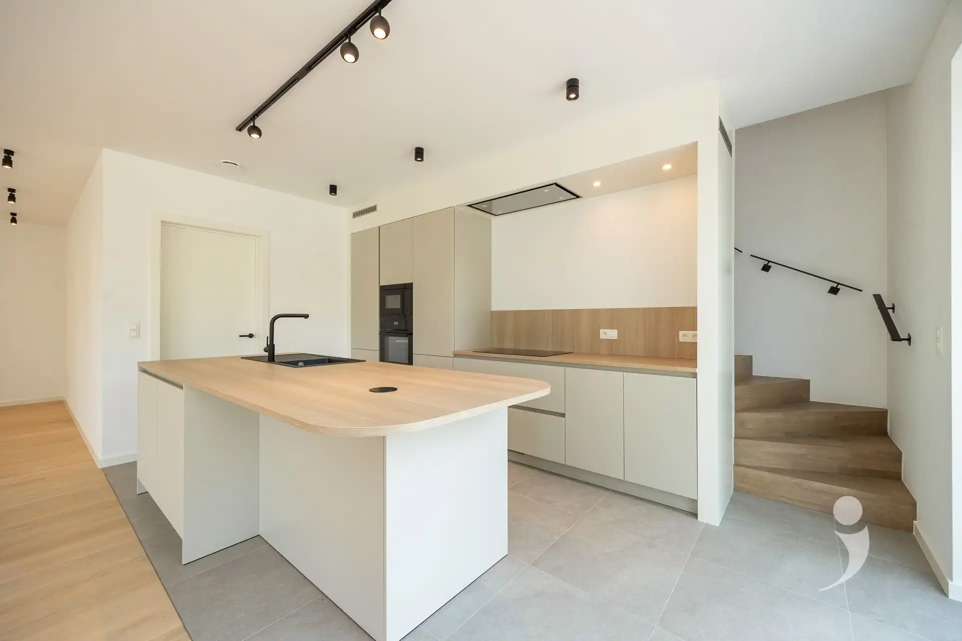 Nieuwbouwwoning in zeer rustige straat! foto 8