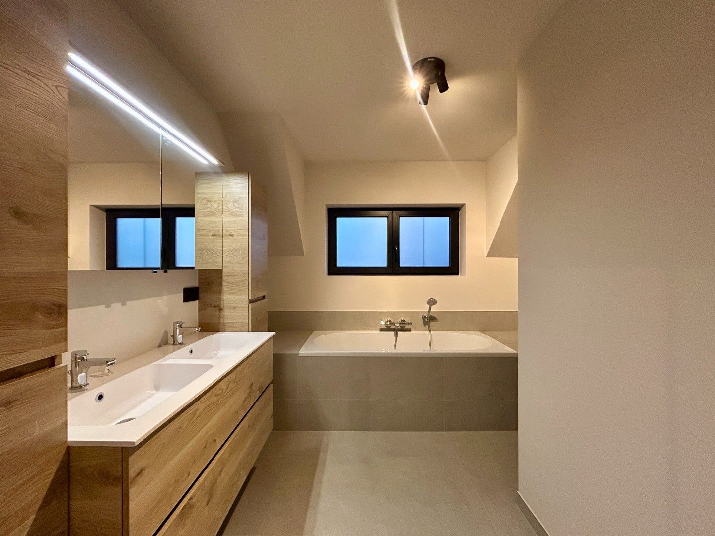 Prachtig gerenoveerde HOB met 3 slaapkamers te Rumbeke! foto 25