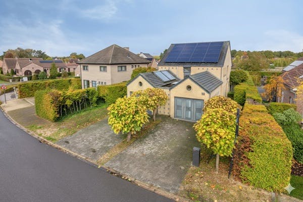 Vrijstaande woning met 4 slaapkamers te koop in Geel foto {{pictureIndex}}