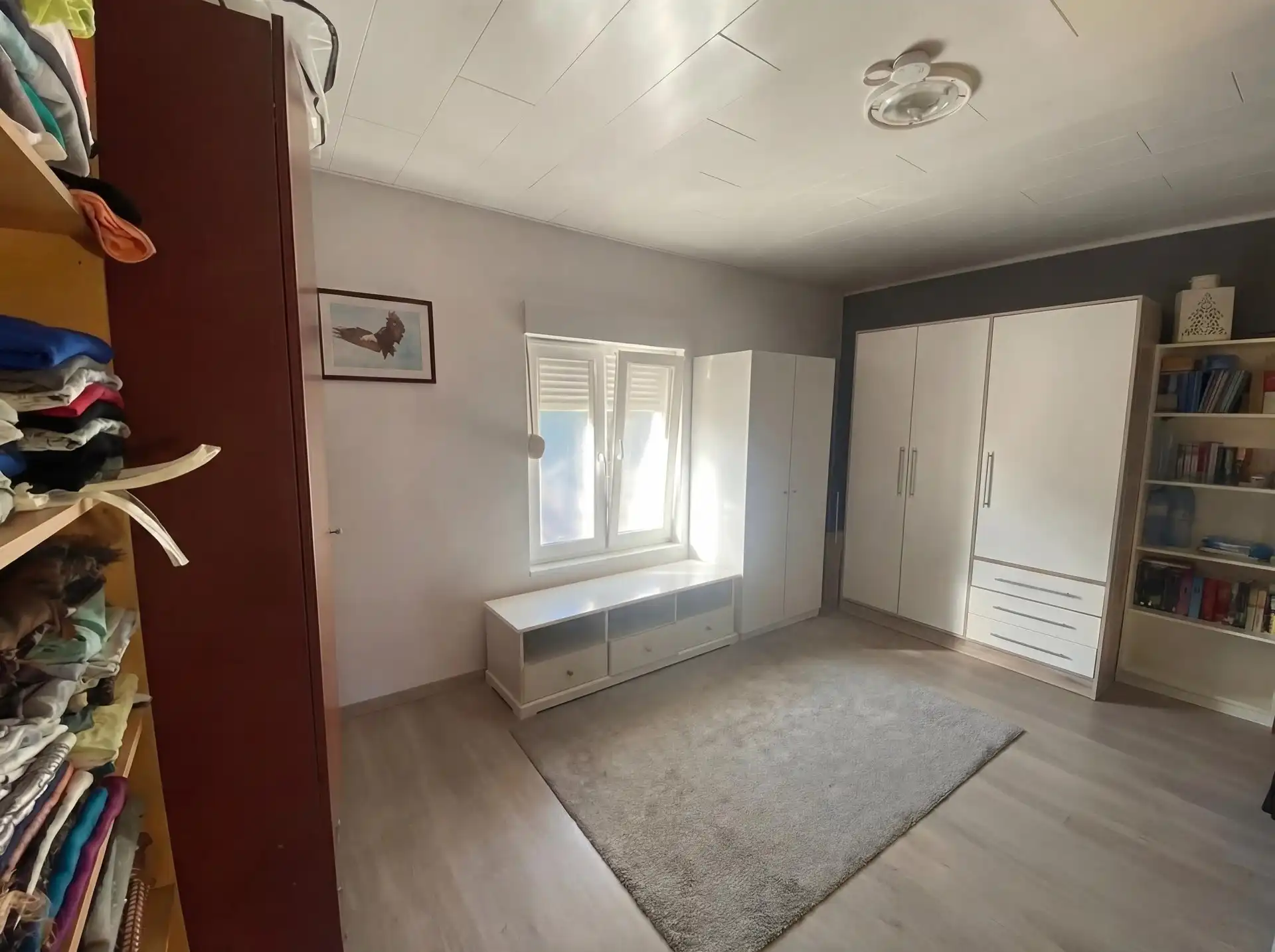 Ruime woning met vier slaapkamers en grote tuin te Aalst foto 8