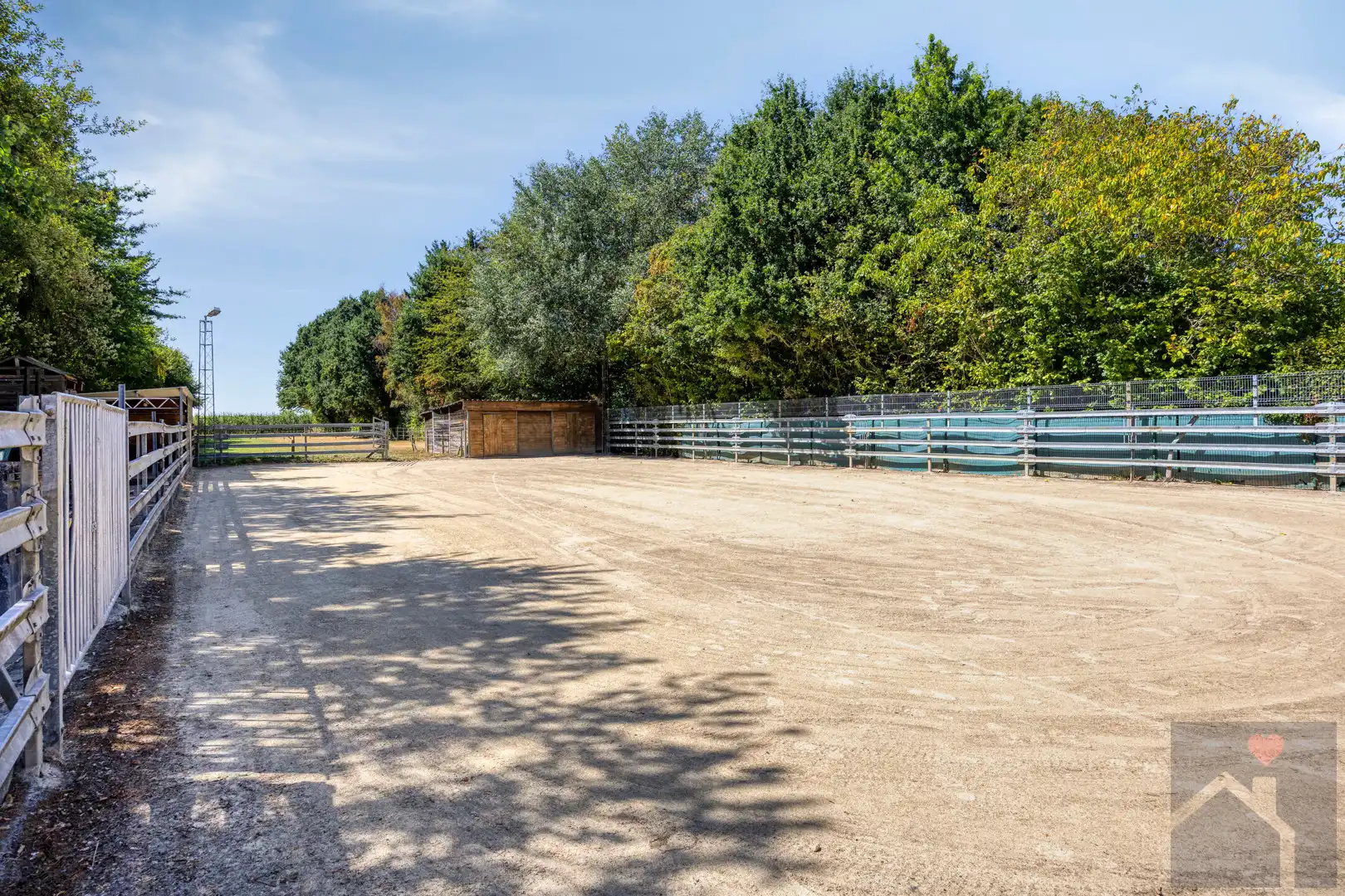 🐴 WONEN MET JE PAARDEN AAN HUIS? DIT IS ER ÉÉN OM TE BEKIJKEN! 🏡 foto 33
