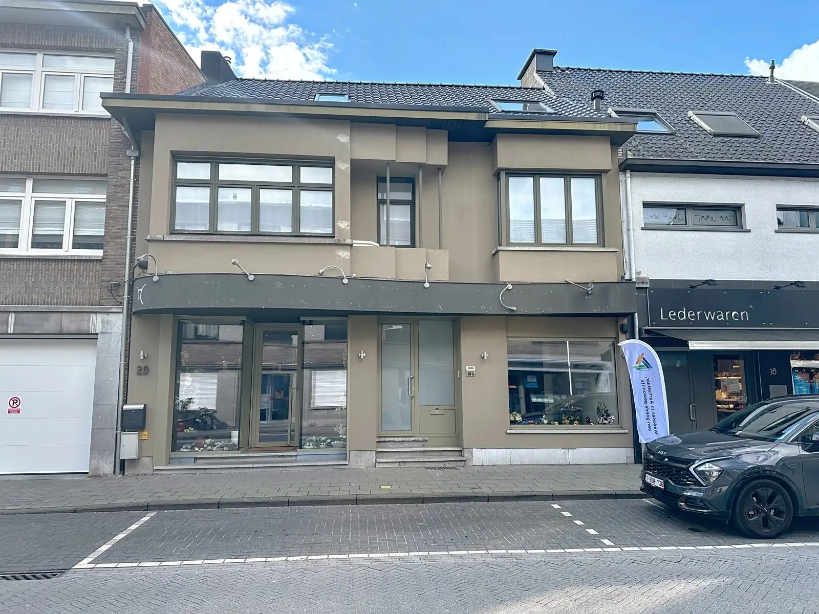 Handelsruimte centraal in winkelstraat foto 9