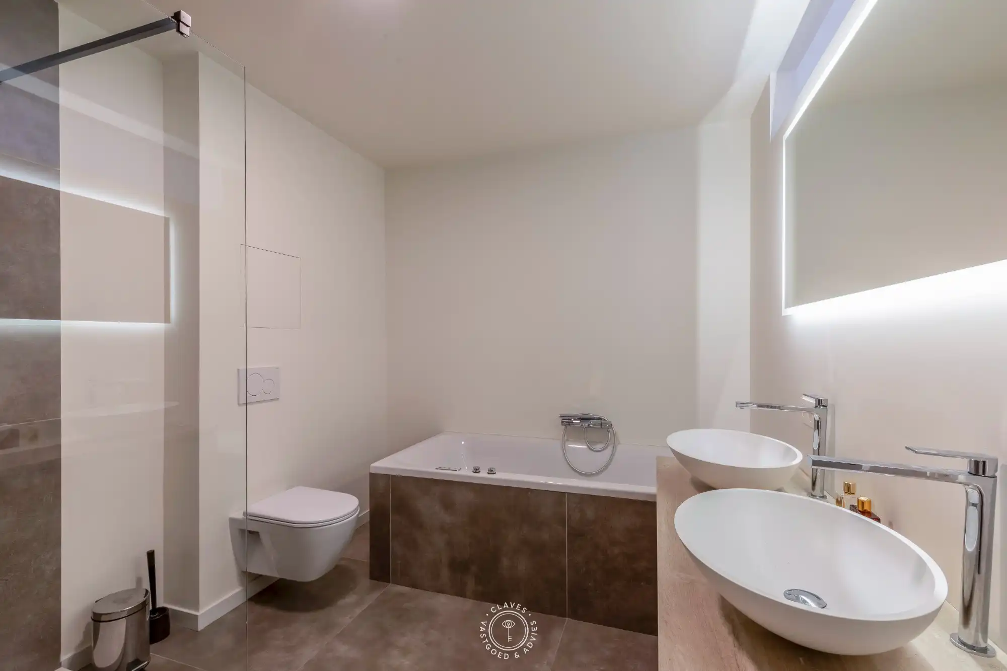 Volledig vernieuwde halfopen bebouwing in het geliefde Nieuwkerken foto 18