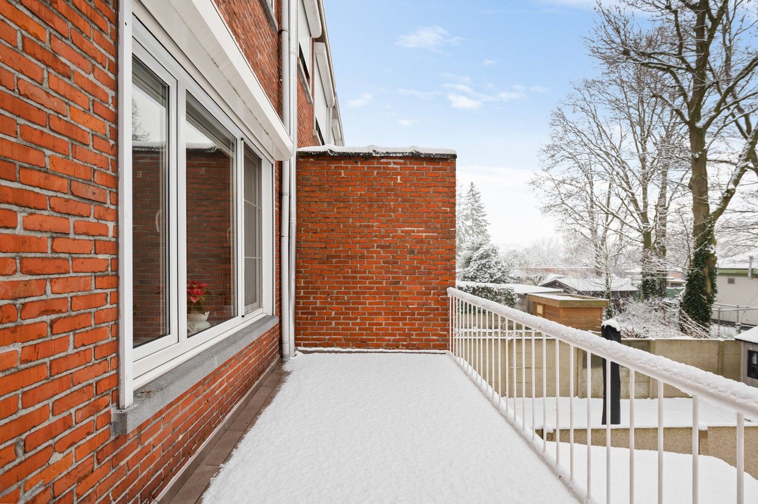 Ruime grotendeels gerenoveerde belétage met 3 slaapkamers, tuin en garage met oprit in Kapellen foto 13